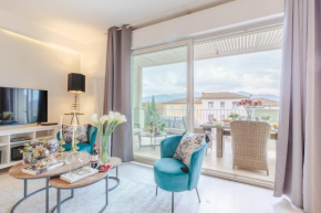 Serenity Vista Penthouse with Terrace in the City